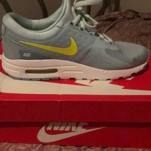 Nike sneakers only worn once